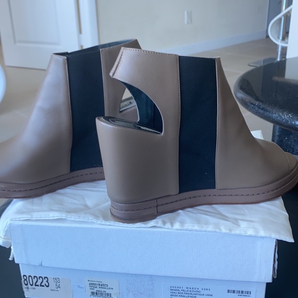 Balenciaga beige/black wedge sandals size 40 - Picture 1 of 6